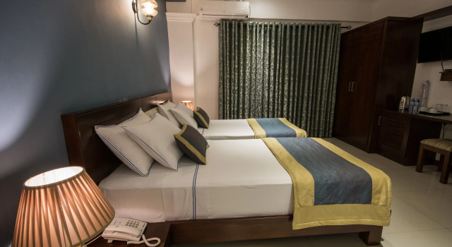 Двухместный номер Deluxe с балконом Ceyloni City Hotel