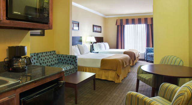 Четырёхместный люкс Holiday Inn Express Hotel and Suites Natchitoches by IHG