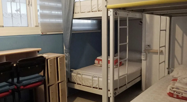 Кровать в общем номере 安蘭居旅店 An Lan Jie Hotel