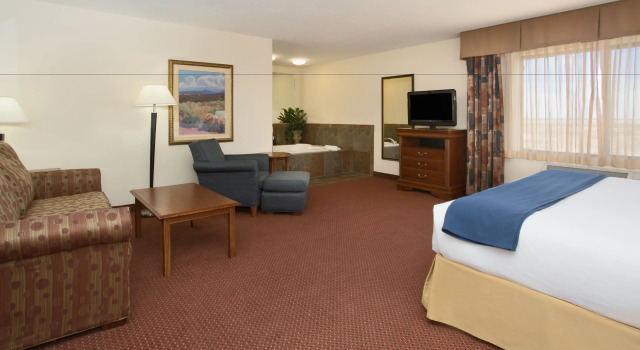 Двухместный люкс Holiday Inn Express Hotel & Suites Las Vegas NM by IHG
