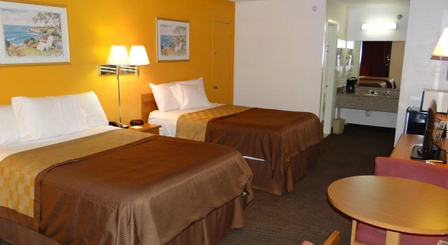 Четырёхместный номер Standard Magnuson Hotel Bradenton