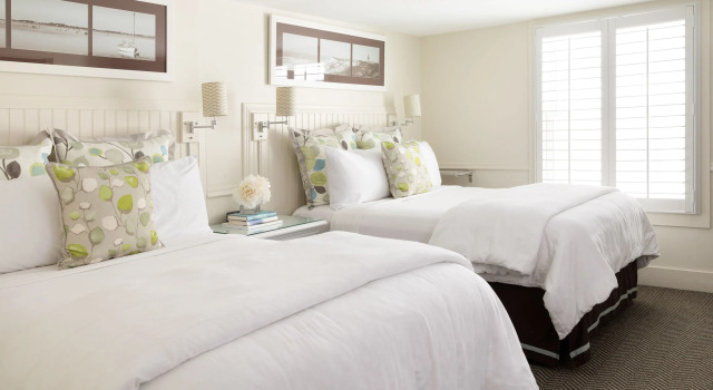 Четырёхместный номер Standard Vineyard Square Hotel & Suites