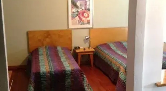 Трёхместный люкс Sherbrooke All Suites Hotel