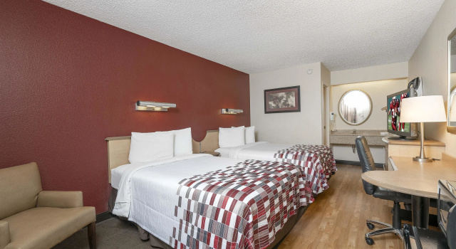 Четырёхместный номер Deluxe Отель Льюисвилля Red Roof Inn Louisville Fair and Expo