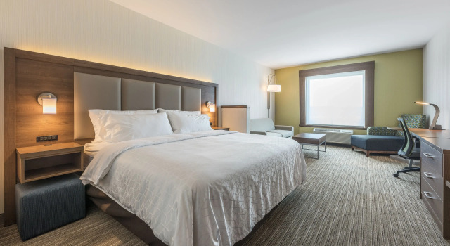 Двухместный люкс Holiday Inn Express & Suites Moncton by IHG