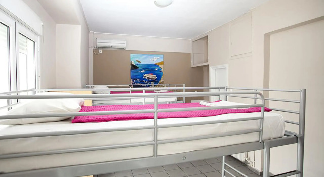 Кровать в общем номере (женский номер) Athens Backpackers