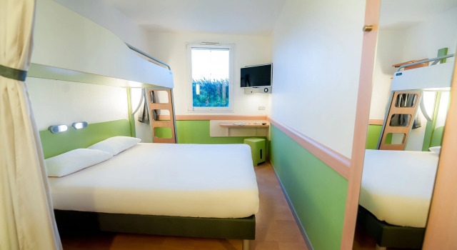Трёхместный номер Standard Ibis Budget Bayeux