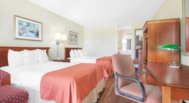 Четырёхместный номер Standard Baymont Inn and Suites Paris
