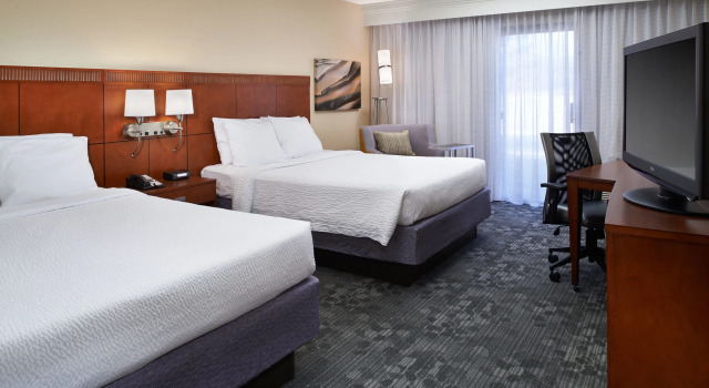 Четырёхместный номер Standard Courtyard by Marriott Rockford