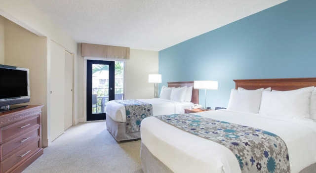 Четырёхместный номер Standard Wyndham Boca Raton Hotel
