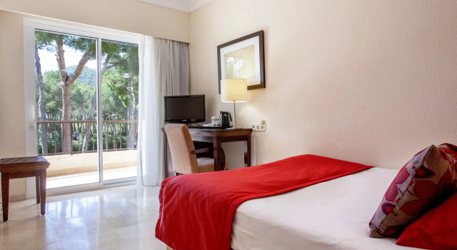 Одноместный номер Grupotel Aguait Resort & Spa