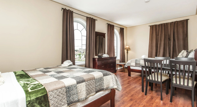 Люкс Grewals Inn and Suites by Elevate Rooms