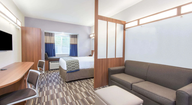 Двухместный люкс Microtel Inn & Suites by Wyndham Cadiz