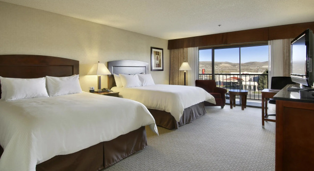 Четырёхместный номер Deluxe Maverick Hotel and Casino by Red Lion Hotels
