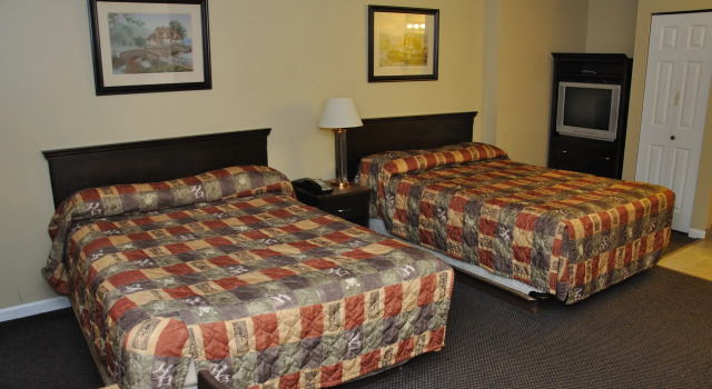 Четырёхместный номер Standard Canadian Inn