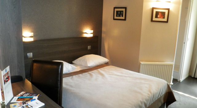 Трёхместный номер Standard Brit Hotel Confort Orly Morangis