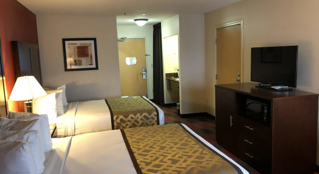 Четырёхместный номер Standard Best Western Dallas Inn & Suites