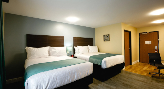 Четырёхместный номер Standard Hawthorn Extended Stay by Wyndham Saint Robert