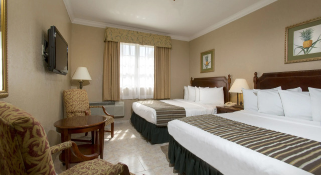 Четырёхместный номер Standard Atrium Hotel, Trademark Collection by Wyndham