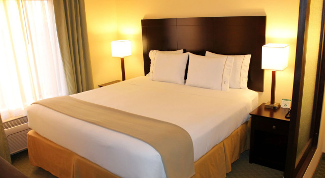 Двухместный номер Standard Holiday Inn Express & Suites Harrisburg West