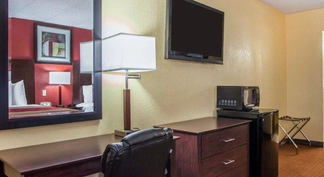Четырёхместный номер Standard Econo Lodge Kearney - Liberty