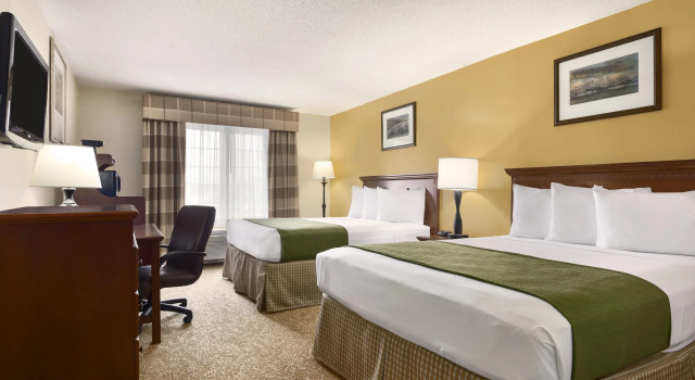 Четырёхместный номер Standard Country Inn & Suites by Radisson, Marion, OH