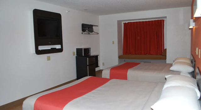 Четырёхместный номер Standard Motel 6 Indianapolis Carmel