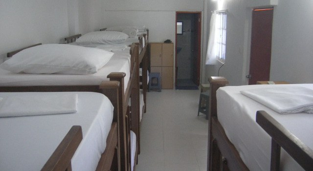 Кровать в общем номере Hostal Palohe