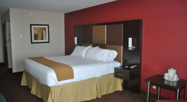 Двухместный номер Standard Holiday Inn Express & Suites Greensburg by IHG