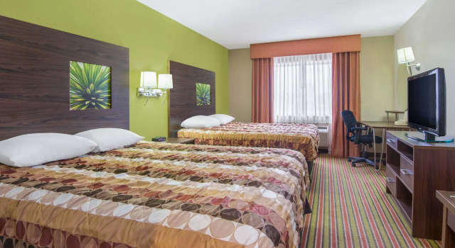 Четырёхместный номер Standard Super 8 by Wyndham Portales