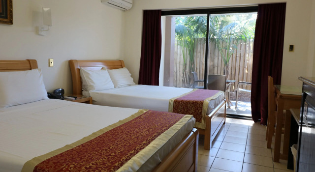 Четырёхместный номер Standard Novena Palms Motel