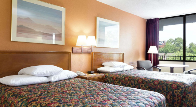 Четырёхместный номер Standard Motel 6 Raleigh, NC   Downtown South