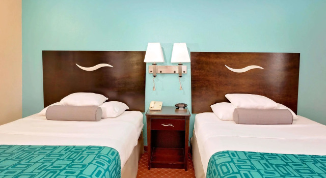 Четырёхместный номер Standard Howard Johnson by Wyndham Waterloo/Cedar Falls