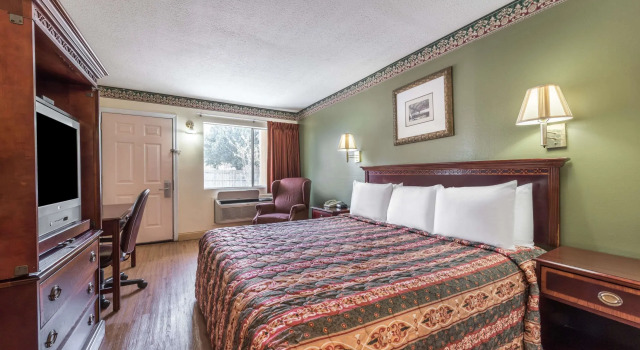 Двухместный номер Standard Super 8 by Wyndham Waco North I-35