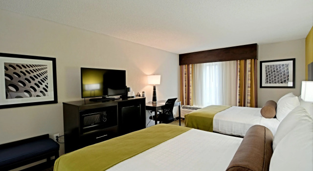 Четырёхместный номер Standard Best Western Plus Hanes Mall