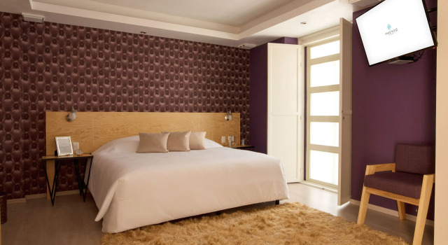 Полулюкс Hotel Santosi
