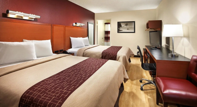 Четырёхместный номер Deluxe SureStay Hotel by Best Western San Diego Pacific Beach