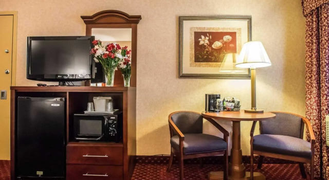 Четырёхместный номер Standard Comfort Inn Pocono Lakes Region