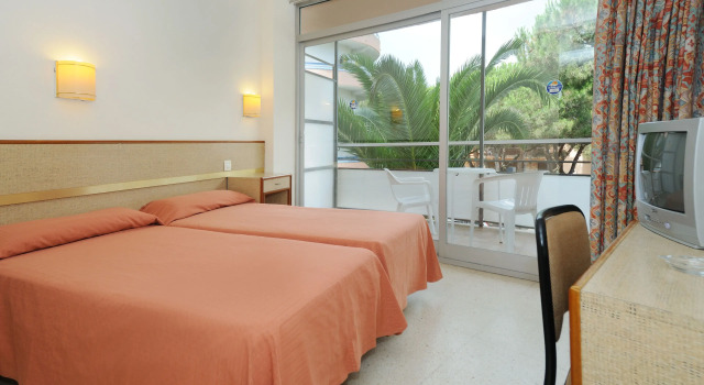 Трёхместный номер Standard Medplaya Hotel Monterrey