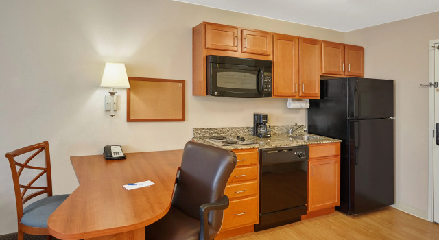 Четырёхместный люкс Candlewood Suites Aurora-Naperville by IHG