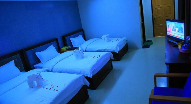 Номер Deluxe King & Queen Hotel
