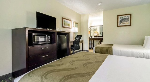Четырёхместный номер Standard Quality Inn & Suites Creedmoor - Butner