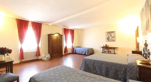 Четырёхместный номер Standard Hotel Bavaria