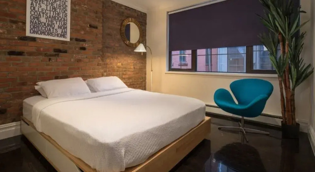 No Frills Private Home: East Village, Забронировать Отель Ист-Виллидж - Нижний Ист-Сайд Нью-Йорк, рядом с Leica Photographic Gallery