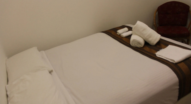 Кровать в общем номере Normandie Motel and Function Centre