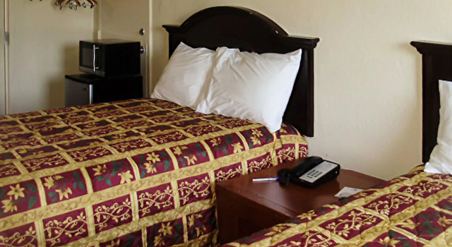 Четырёхместный номер Standard Knights Inn Bristol
