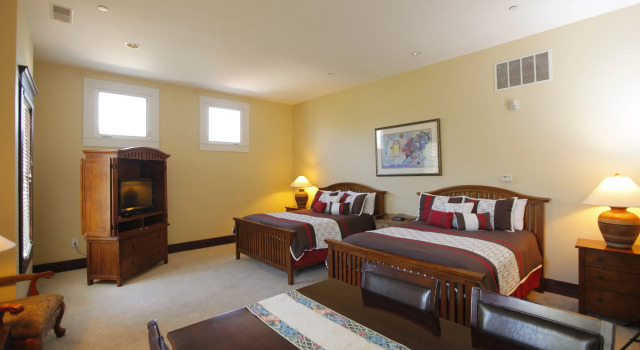 Четырёхместный люкс Santa Paula Inn