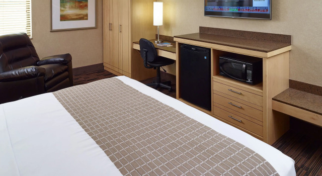 Двухместный номер Premium LivINN Hotel Cincinnati North/ Sharonville