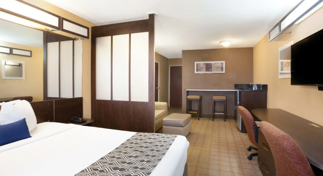 Люкс Microtel Inn and Suites Lafayette