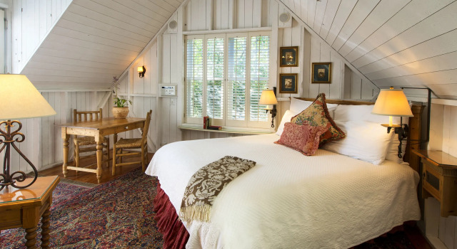 Двухместные апартаменты с балконом и с видом на сад Simpson House Inn